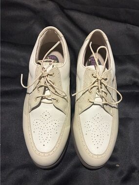 Footjoy Women Europa #98910
White Leather Golf Shoe, Size 6.5
New